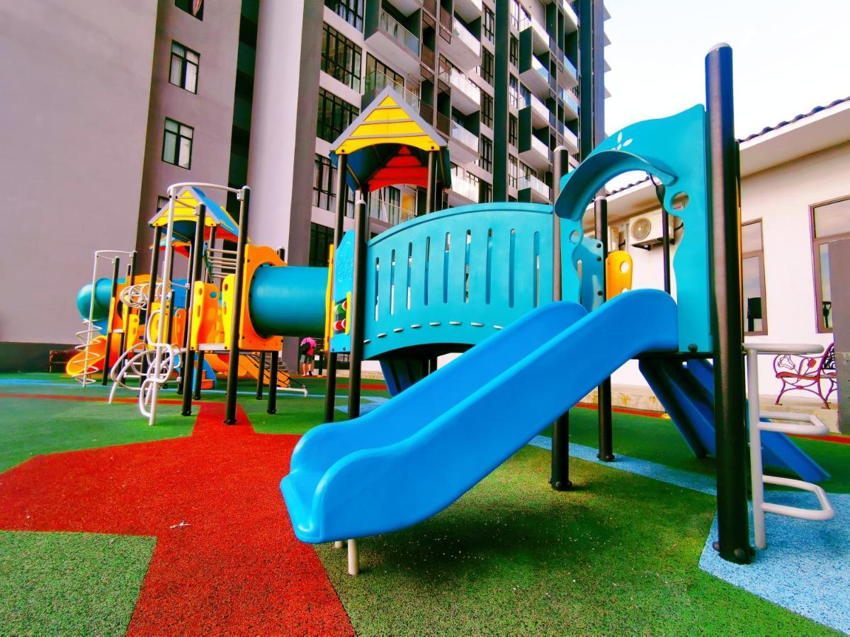 Legoland -Happy Starlight Suite-2B2R, 8Pax -Lakeview 누사자야 외부 사진